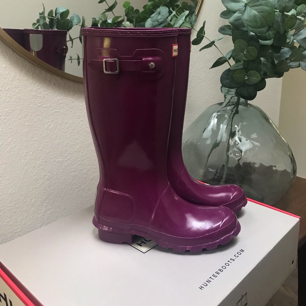 SOLD Hunter rain boots (us 5 big girls)